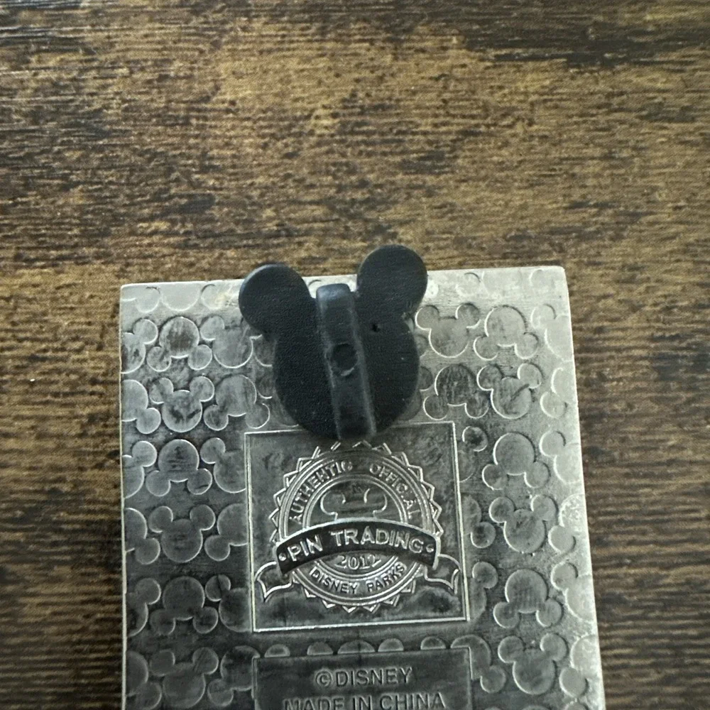 Disney Parks Official Pin Trading Pluto Trading Pin 2012